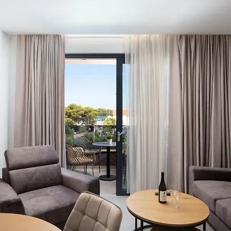 Apartman A'more Bijeca - 20m From The - New & Modern