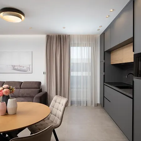 A'more Bijeca - 20m From The - New & Modern Apartamento Medulin