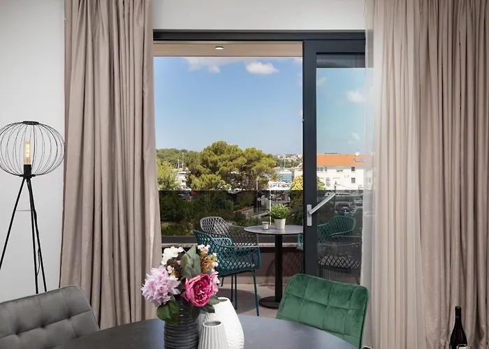 A'more Bijeca - 20m From The - New & Modern * 메덜린