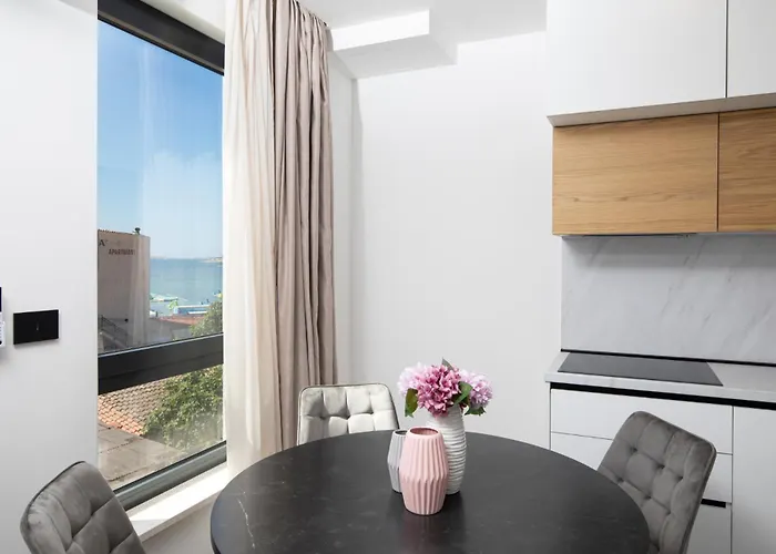 A'more Bijeca - 20m From The - New & Modern 메덜린